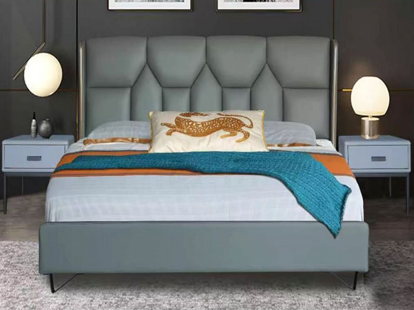 Que cuidados devem ser tomados na manutenção de uma cama estofada em couro?